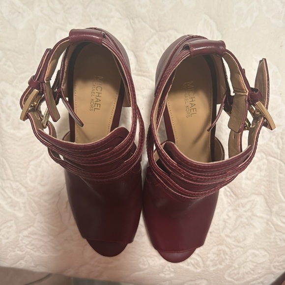 Beautiful shoes , you can use with jeans , casual. - Picture 4 of 4